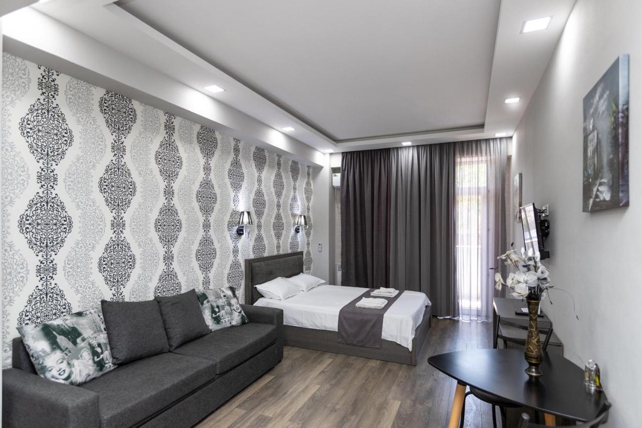 Golden Room Apartments 04 Тбілісі Екстер'єр фото